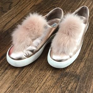 Steve Madden Pom Pom Platforms - SIZE 8